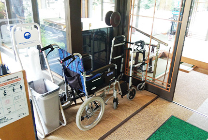 館内専用の車椅子・歩行補助用品